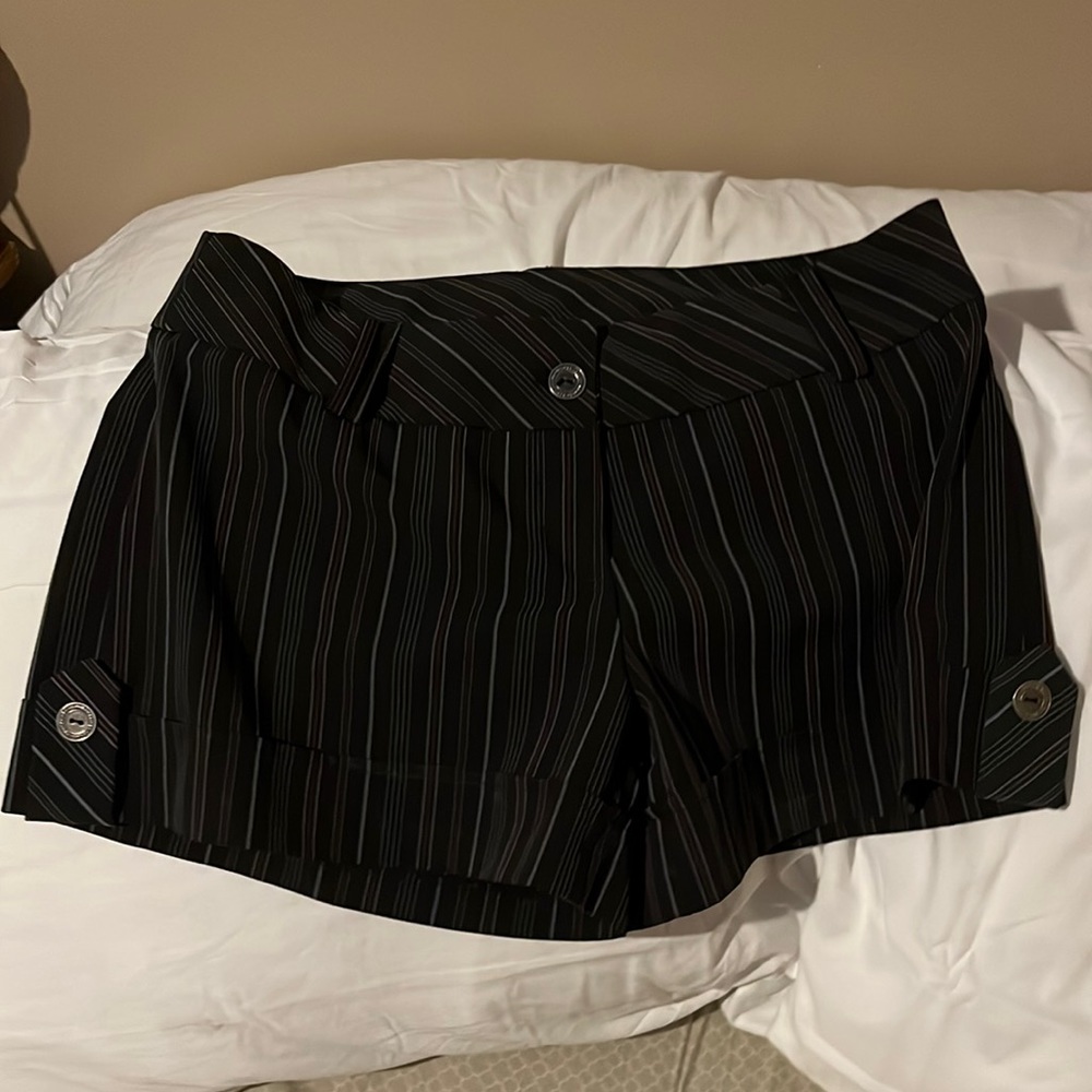 🐇 Women’s dressy shorts size Medium Brand: Wet Seal - Picture 2 of 8